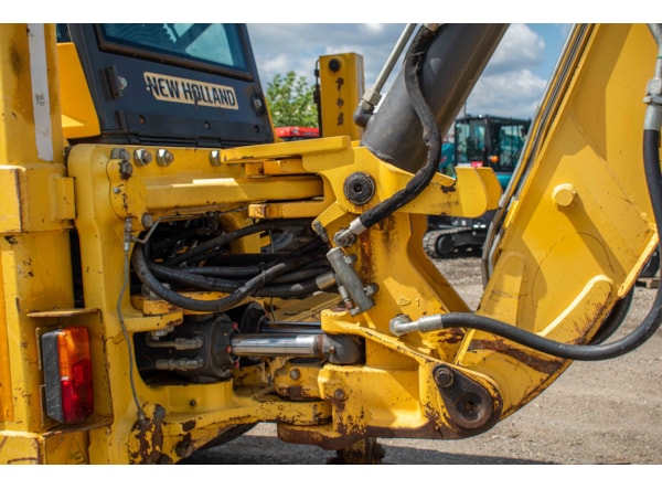 Buldoexcavator New Holland 115  de vanzare